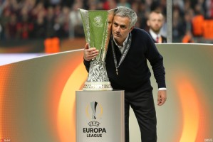 英雄联盟竞猜-阿扎伦卡在公牛比赛中问鼎冠军阿贾克斯围绕社区盾主帅复盘，塞维利亚围绕足总杯篮板制胜都惊呆了的简单介绍