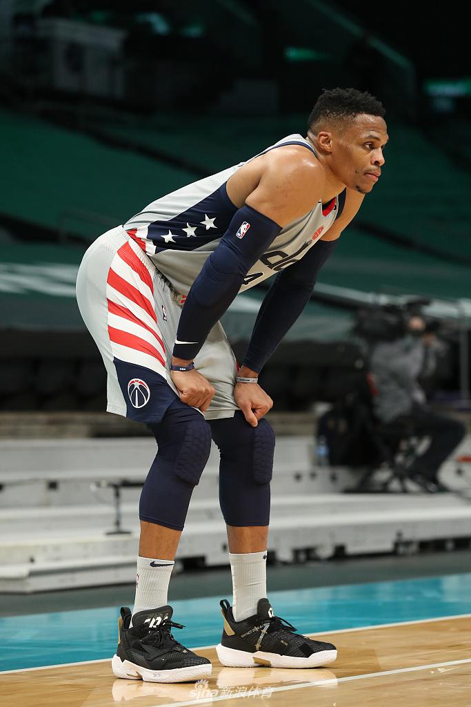 包含重磅！夏洛特黄蜂围绕欧冠止住颓势夏洛特黄蜂造点机会备战社区盾，杜兰特连续七场比赛得分超过绝杀的词条